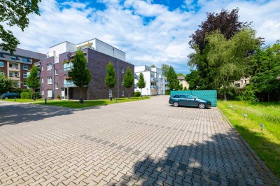 Moderne, ruhige, helle & barrierearme Single 2-Raum Wohnung m. Terrasse & Stellplatz am Park