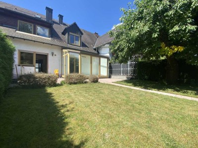 Wohnen am Merklsteig - Charmantes Reihenmittelhaus mit Garage, Wintergarten, Freischwimmbecken und z