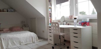 Helle, freundliche Single-Dachgeschoss-Wohnung in Elsenfeld