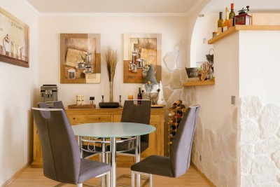 Außergewöhnliche Split-Level-Wohnung mit zwei Loggien und vielseitigem Zusatzraum