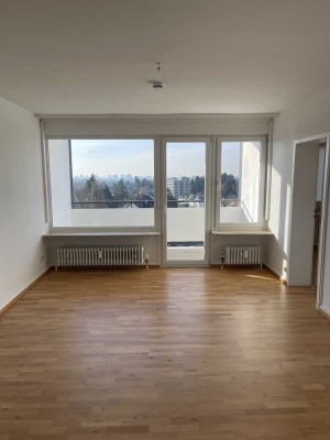 Helle sanierte 3-Zimmer Wohnung / Balkon in ruhigem MFH, von privat