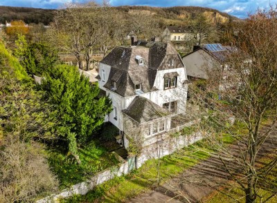 Herrschaftliche Direktorenvilla auf einzigartigem Grundstück in 1. Rheinlage von Bonn - Oberkassel