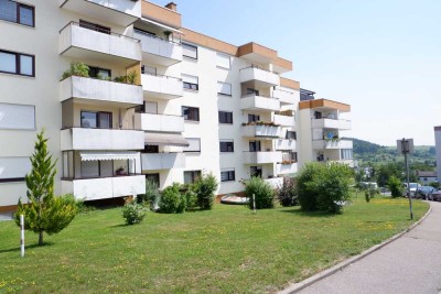 Renovierte 1 Zimmer Wohnung im 1.OG mit Aufzug, einer EBK sowie Balkon in Heimsheim, WM: 635€