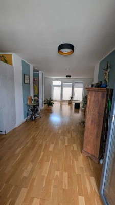 Exklusive 4-Raum-Wohnung mit gehobener Innenausstattung mit Balkon und EBK in Hanau
