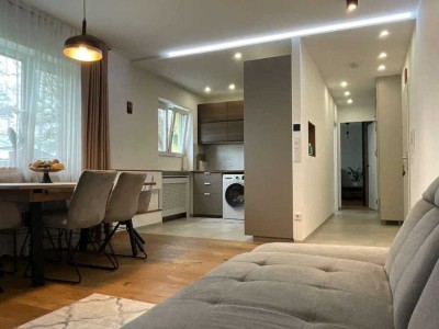 Modernisierte Wohnung mit zwei Zimmern und Einbauküche in Altenstadt