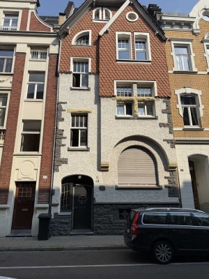 Charmante Altbauwohnung im Herzen der Stadt