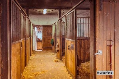 Reitfans aufgepasst! Wohnhaus mit Reithalle und Scheune
