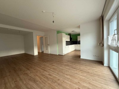 *Attraktive geräumige 3-ZKB-Wohnung mit großem Süd-Balkon mit Fahrstuhl + Tiefgarage*
