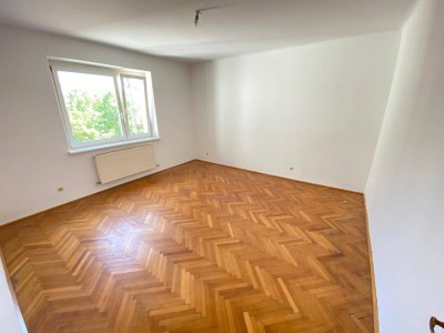 GEPFLEGTE 2 ZIMMERWOHNUNG - NÄHE HERZ JESU KIRCHE
