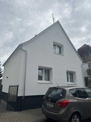 Günstige 5-Zimmer-Einfamilienhaus mit EBK in Mörfelden-Walldorf