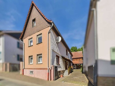Zentrales Einfamilienhaus mit Charme, Scheune und Garten – viel Raum für Kreativität in Wölfersheim