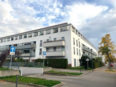 PRIVAT. Helle 3 Zi. Wohnung. Erstbezug nach Renovierung mit neuer EBKüche