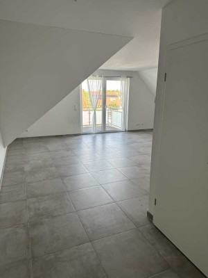 Attraktive 2-Zimmer-Dachgeschosswohnung mit gehobener Innenausstattung mit Balkon und EBK in Kleve
