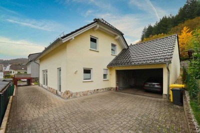 Großzügiges, gepflegtes Einfamilienhaus mit Doppelgarage in Arzbach