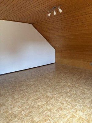 Preiswerte 3-Zimmer-DG-Wohnung in Nittenau