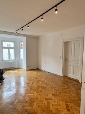 ERSTBEZUG - Zentrale und helle 2,5 Zimmer Wohnung in Mülln