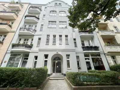 CHARMANTE 2-ZIMMER-ALTBAUWOHNUNG MIT OFFENER WOHNKÜCHE IN BERLIN-WILMERSDORF I PROVISIONSFREI