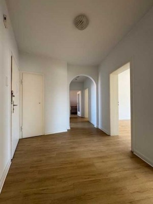 Erstbezug nach Sanierung mit Balkon: Freundliche 3-Zimmer-Wohnung in Hildesheim