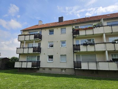 Frisch renovierte Erdgeschosswohnung mit ca. 69 m² Wohnfläche, 3 Zimmern und Balkon