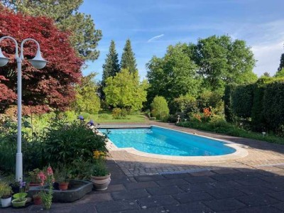 Kirchhörde/Löttringhausen ! Komfortables Einfamilienhaus mit Pool, Sauna, parkähnliches Grundstück !