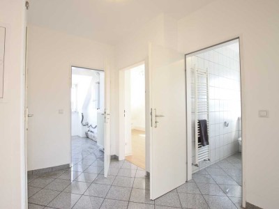 Moderne schöne helle Wohnung - auch WG geeignet-