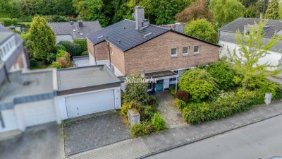 Großzügiges Haus mit Doppelgarage, Pool und Einliegerwohnung (Büro)