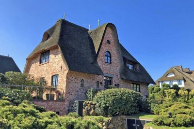 Charmantes Friesenhaus unter Reet mit einer Erdgarage am Keitumer Wattenmeer