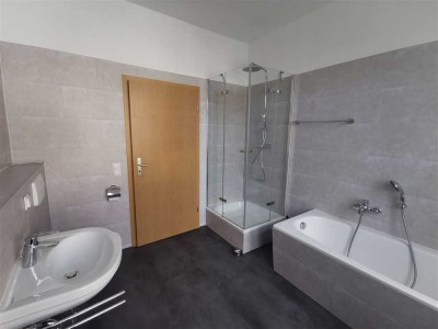 Vermietete 2 Zimmer mit Balkon, neuer EBK inkl. Spülmaschine, Bad mit Wanne und Dusche!