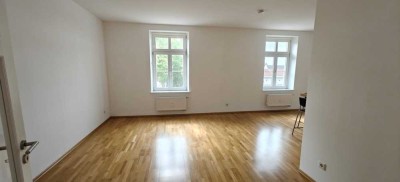 Exklusive 3-Zimmer Mietwohnung in zentraler Lage Altbau – Denkmalschutz mit Aufzug - M542