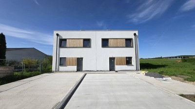 Erstbezug: Modernes Wohnen in stilvoller Doppelhaushälfte mit Garten und 2 Stellplätzen in 2100 Stetten, Niederösterreich!