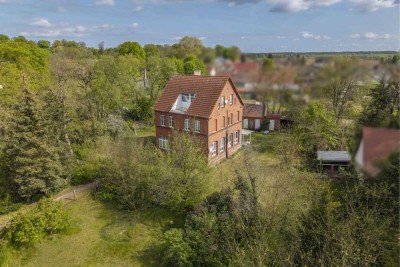 KENSINGTON - Exklusiv -
Einzigartiges Einfamilienhaus mit Einliegerwohnung auf 2486 qm Grundstück