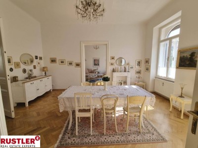 Sonnige 4-Zimmer-Altbauwohnung im Herzen der Stadt