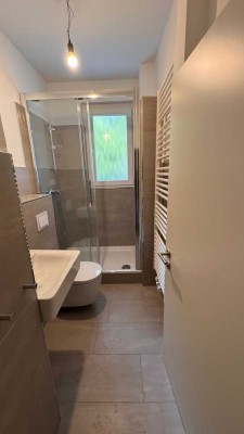 *** Charmante Altbauwohnung mit Duschbad! ***