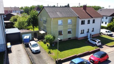 Zweifamilienhaus mit Garten in ruhiger Lage