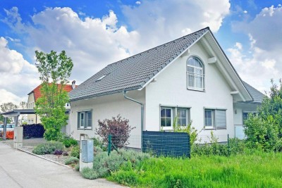 Hervorragendes Einfamilienhaus mit Blick zur Burgruine Emmerberg westlich von Wr. Neustadt