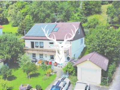 Zweifamilienhaus mit Bauland und Grünflächen in Jestetten zu verkaufen