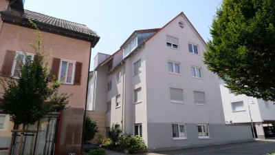 Großzügige 4 Zimmer-Wohnung mit Einbauküche
