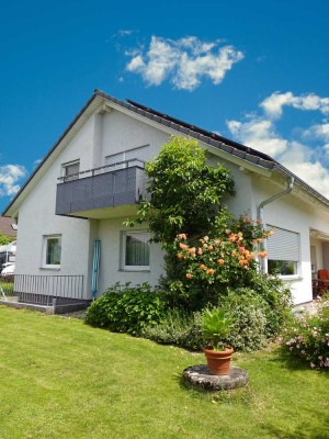 Schöne helle 3 Zimmer Wohnung 1. OG DG - Balkon mit schöner Aussicht und schönen Sonnenuntergängen