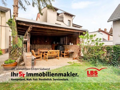 Sanierungsbedürftiges Einfamilienhaus mit Wintergarten, Gartenidylle, Grillplatz, Stall und Garage
