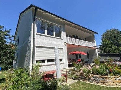 Helle, modernisierte Dreizimmerwohnung mit Garten und Kaminofen