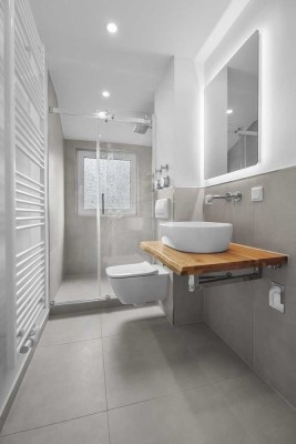 Sanierte 2 Zimmer Wohnung mit Einbauküche & Balkon