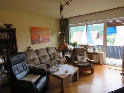 Helle 3-Zimmerwohnung mit offener Küche, Kamin und Gartennutzung zu vermieten