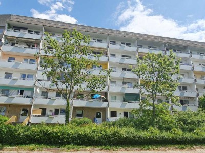 Sanierte 2-Raum-Wohnung mit Loggia in Schönau