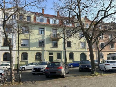 Stilvoll Wohnen mit Balkon und Altbaucharme in 3-Zi-ETW im 2. OG (vermietet), KA Weststadt