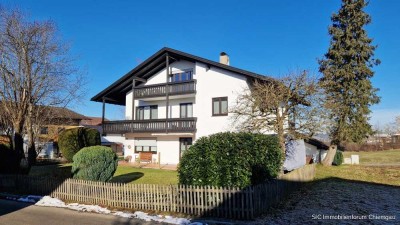 Sonnig & ruhig gelegene 4 Zi.-Wohnung im Obergeschoss mit EBK und Garage in Seebruck!