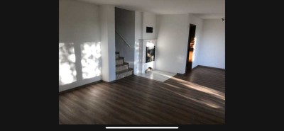 Exklusive 2,5-Zimmer-Maisonette-Wohnung mit geh. Innenausstattung mit Terrasse  in Leonberg