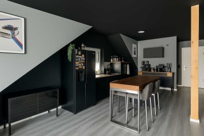 Freundliche 2-Zimmer-DG-Wohnung mit luxuriöser Innenausstattung mit Balkon und Einbauküche in Alfeld