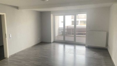 Mayence-Immobilien: Schöne große 4 Zimmerwohnung im 1.OG mit großer Terrasse!