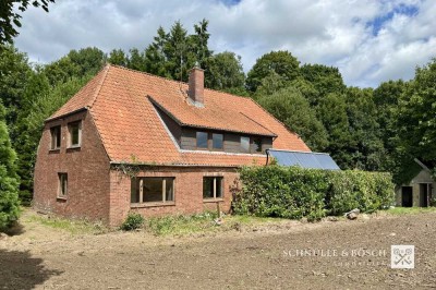 Ein großes sanierungsbedürftiges Haus in Bremervörde-Hesedorf