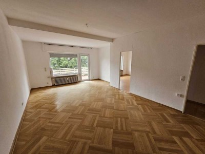 Geräumige & Helle 3 Zimmer-Wohnung + großem sonnigen Süd-Balkon mitten in Praunheim | Römerstadt